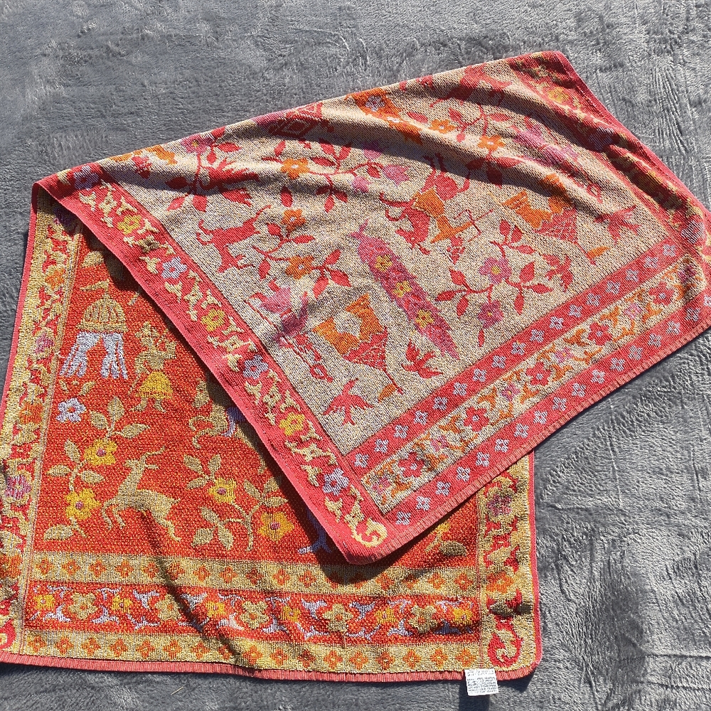Vintage Utica Fine Arts JP Stevens Persian Design Red Bath Towel 47” x 25” USA